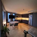 Charming - Modern Comfort View *